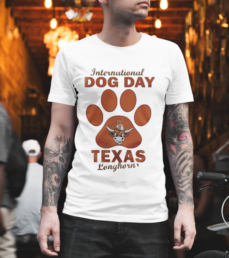 International Dog Day Texas Longhorns Paw Print T-Shirt