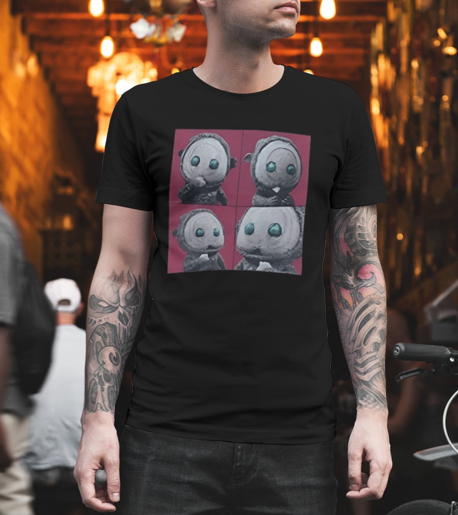 The East Palace Kkeomeoksali Cute Character Art Quadrant T-Shirt