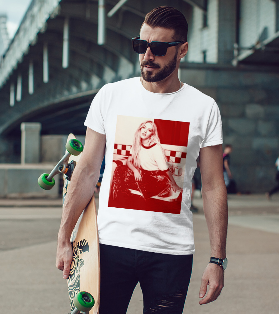Freya Skye Store Bad Taste Photo Retro Vibe Outfit With Distressed Jeans And Casual Raglan Top In Diner Setting T-Shirt