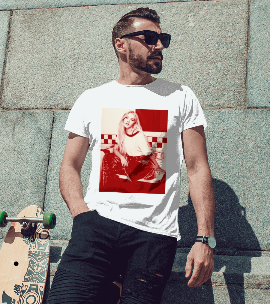 Freya Skye Store Bad Taste Photo Retro Vibe Outfit With Distressed Jeans And Casual Raglan Top In Diner Setting T-Shirt