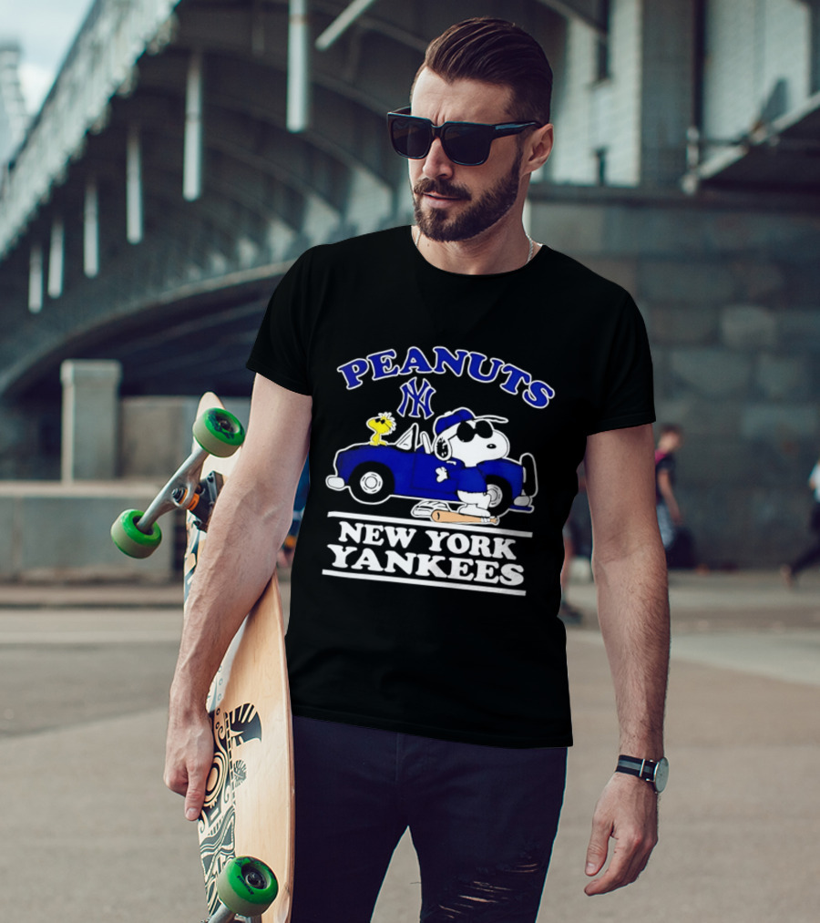Peanuts Snoopy Woodstock New York Yankees Car Baseball Bat T-Shirt