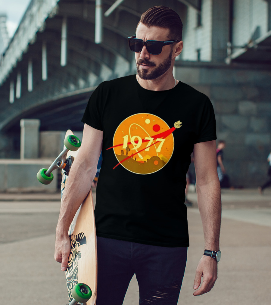 Star Wars 1977 Millennium Falcon Space Desert Silhouette Planetary Orbit T-Shirt
