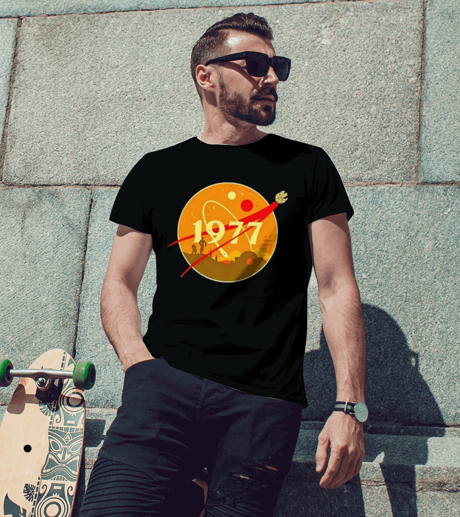 Star Wars 1977 Millennium Falcon Space Desert Silhouette Planetary Orbit T-Shirt