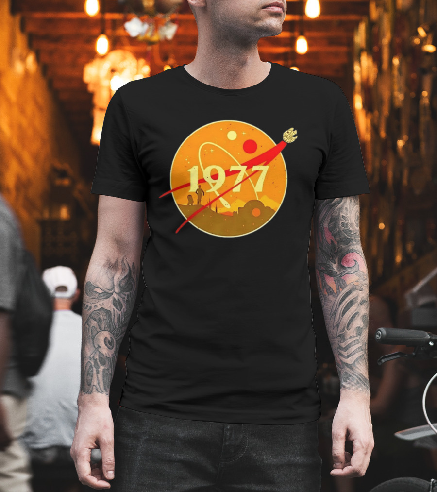 Star Wars 1977 Millennium Falcon Space Desert Silhouette Planetary Orbit T-Shirt