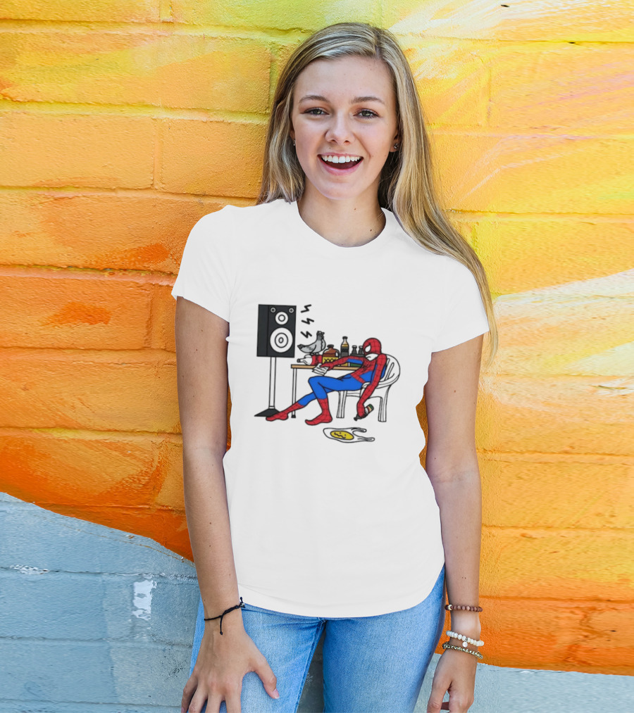 Spider Man Te Quiero Romo Drinking Marvel Speaker Table Scene T-Shirt