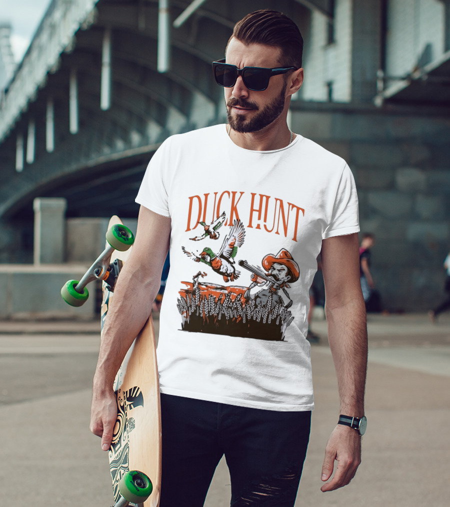 Duck Hunt Hunter Wildlife Outdoors Vintage Cowboy Shooting Scene T-Shirt