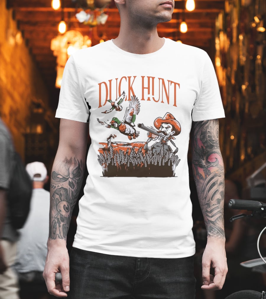 Duck Hunt Hunter Wildlife Outdoors Vintage Cowboy Shooting Scene T-Shirt