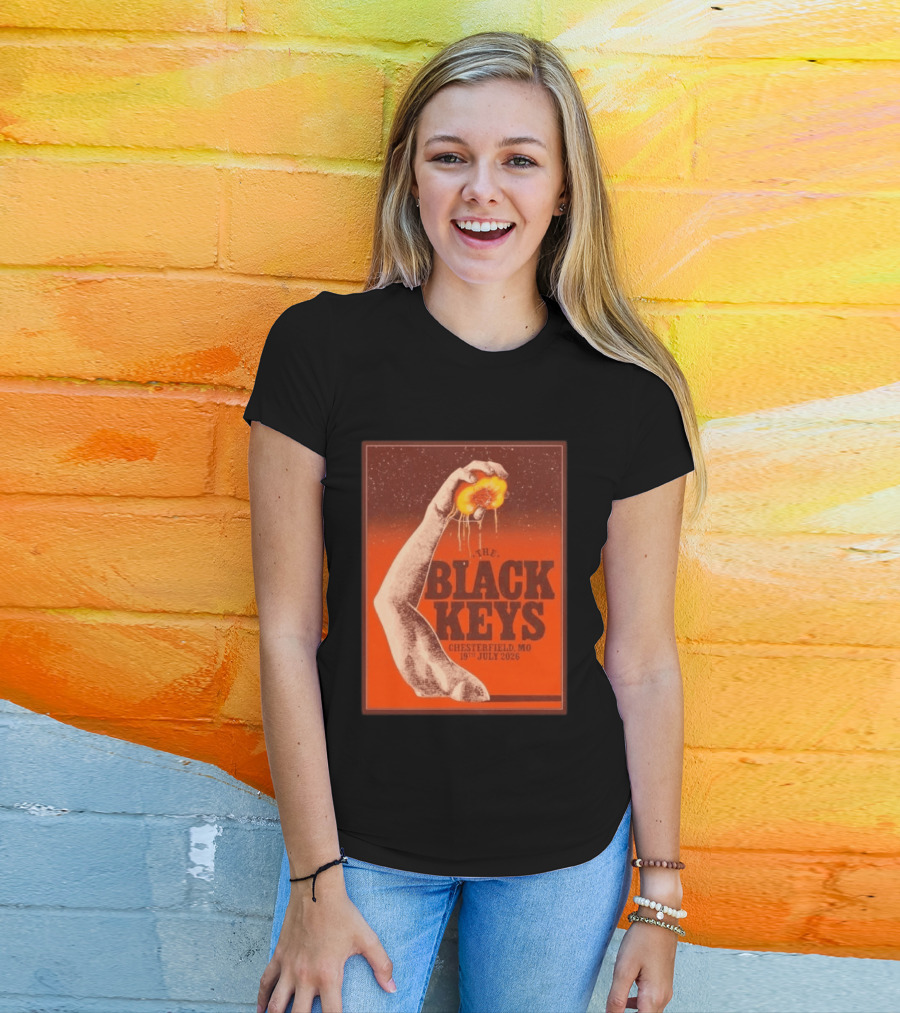 The Black Keys Chesterfield MO July 19 2026 Concert Vintage Hand Holding Peach T-Shirt