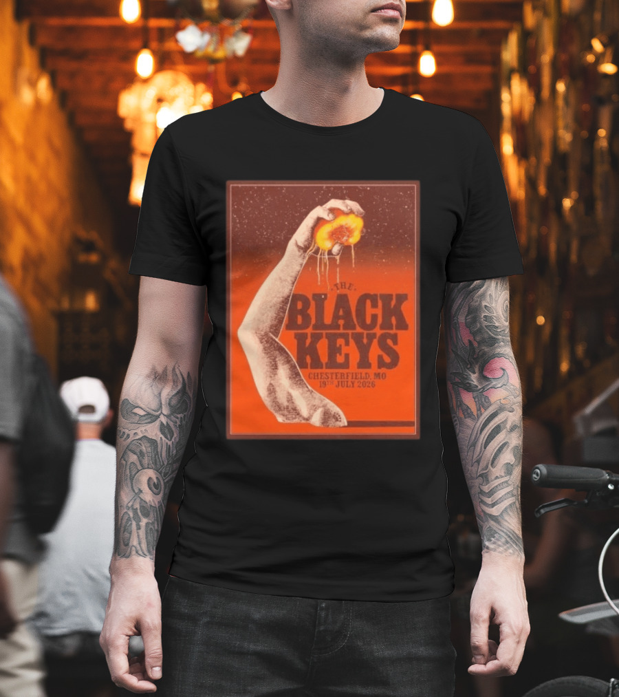 The Black Keys Chesterfield MO July 19 2026 Concert Vintage Hand Holding Peach T-Shirt