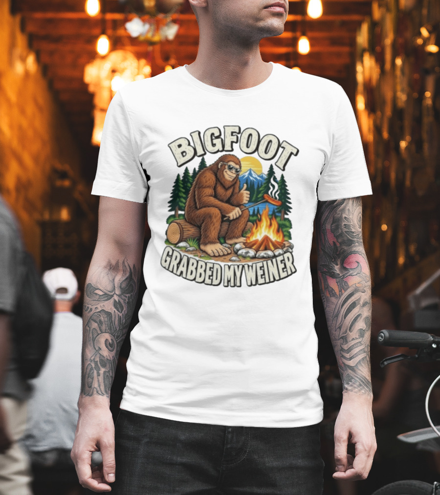 Bigfoot Grabbed My Weiner Sasquatch Campfire Scene T-Shirt