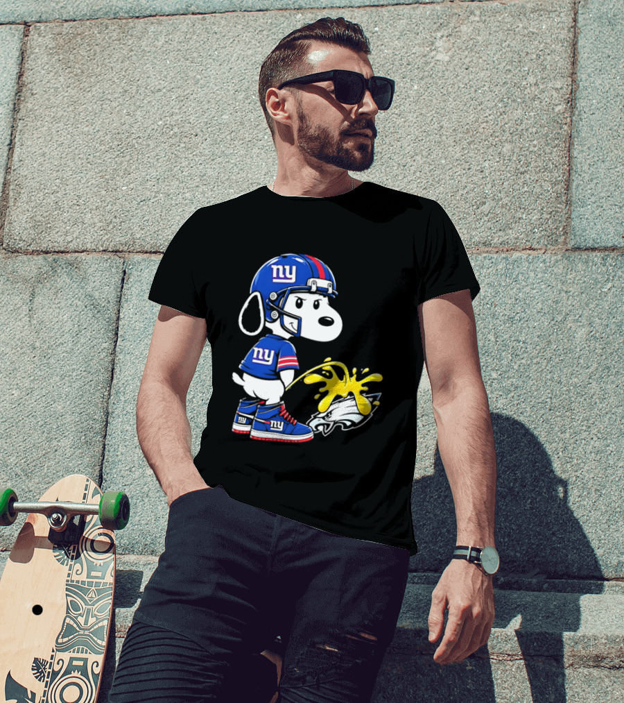 Snoopy New York Giants Pees On Philadelphia Eagles Rivalry T-Shirt