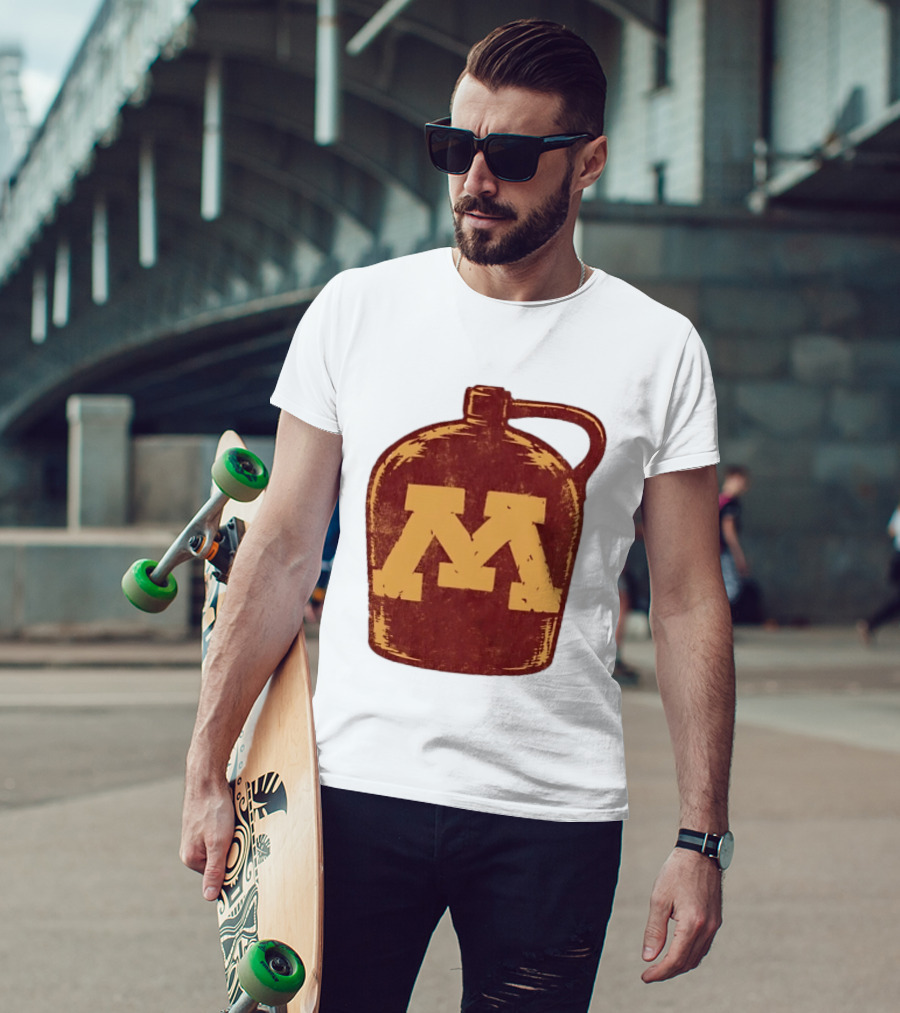 Minnesota Golden Gophers Distressed M Jug T-Shirt