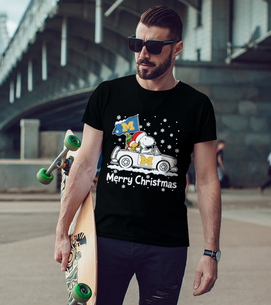 University Of Michigan Wolverines Snoopy Woodstock Christmas Car Flag Snowflakes T-Shirt