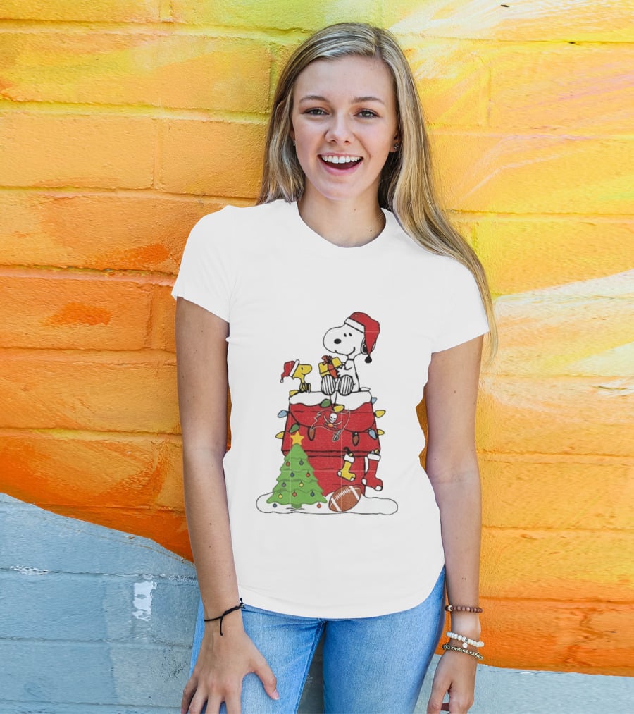 Snoopy Merry Christmas Tampa Bay Buccaneers 2026 Football Holiday Peanuts Santa Hat T-Shirt