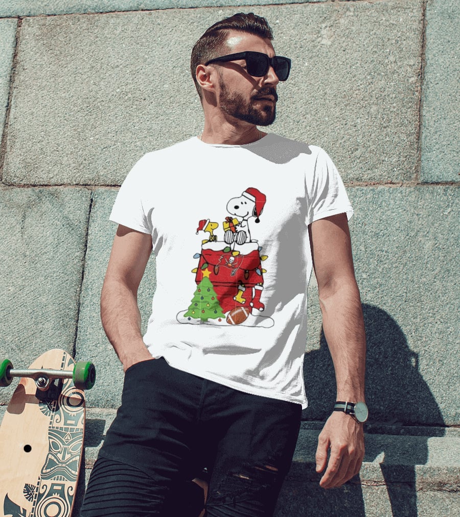 Snoopy Merry Christmas Tampa Bay Buccaneers 2026 Football Holiday Peanuts Santa Hat T-Shirt