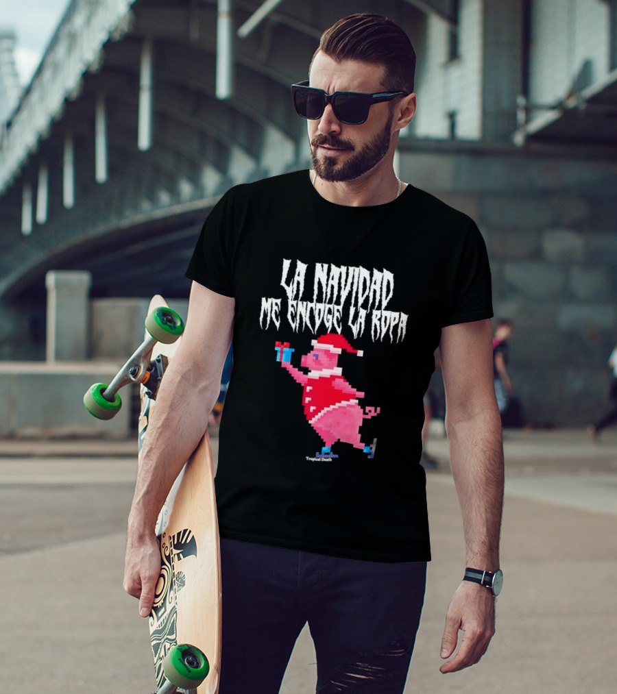 La Navidad Me Encoge La Ropa Tropical Death Pig Santa Holding T-Shirt
