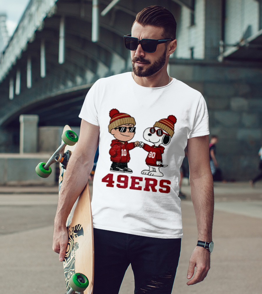 San Francisco 49ers Charlie Brown Snoopy 49ERS Fist Bump Beanies T-Shirt