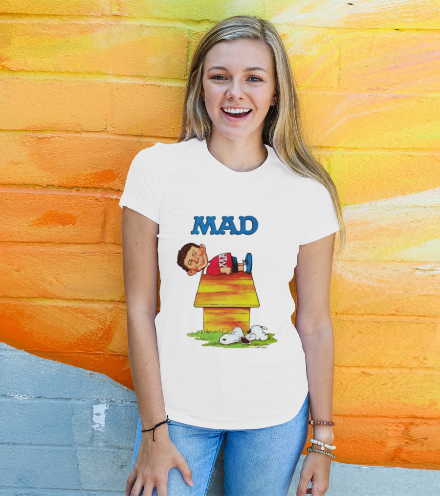 Alfred E Neuman MAD Magazine Snoopy Doghouse October 1970 T-Shirt