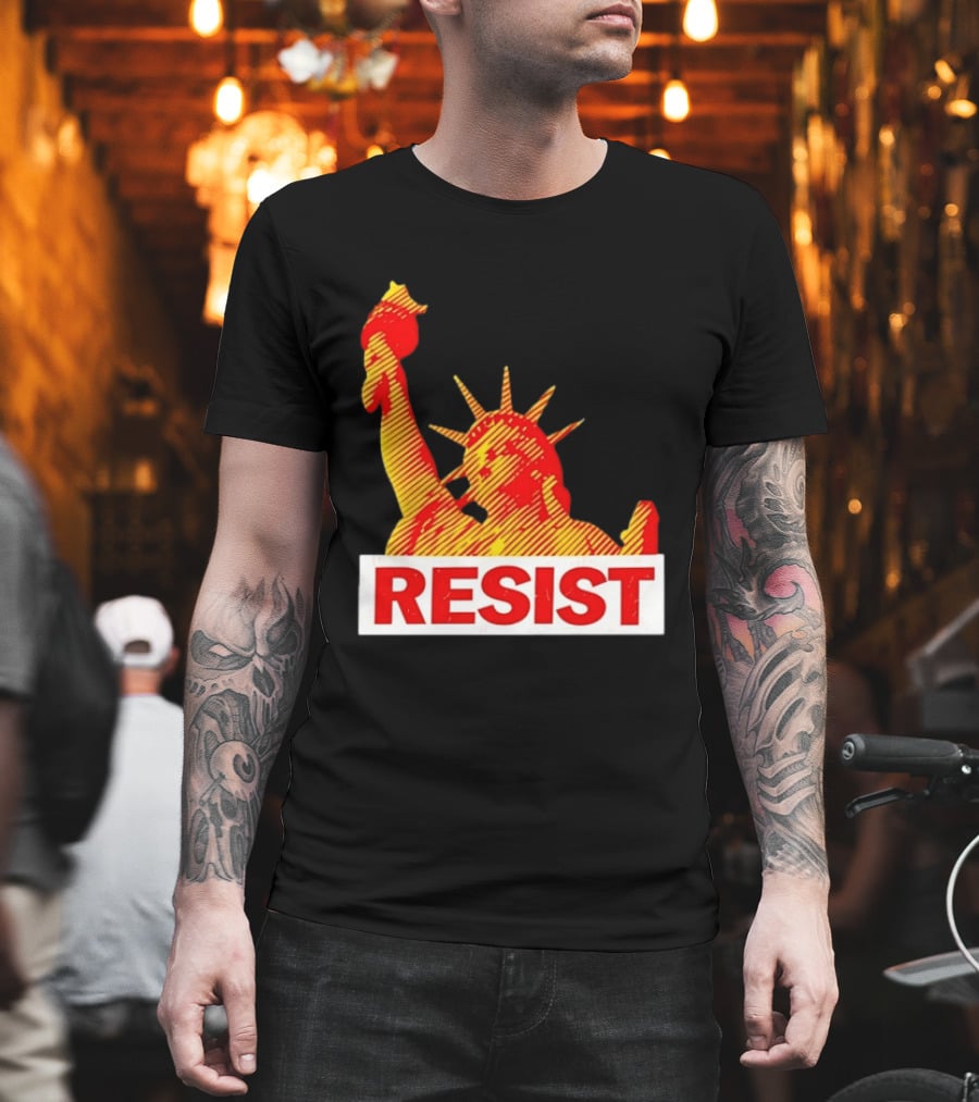 Statue Of Liberty Distressed Resist Political Protest T-Shirt