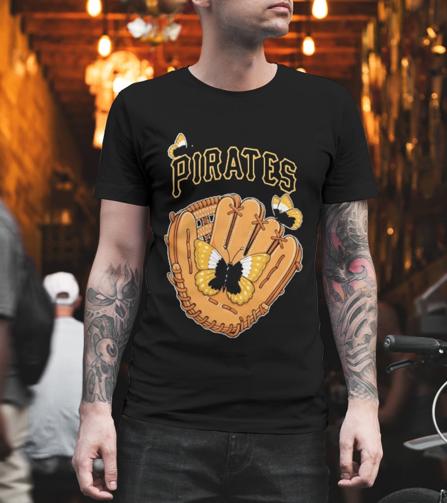 Pittsburgh Pirates Baseball Glove And Butterflies T-Shirt