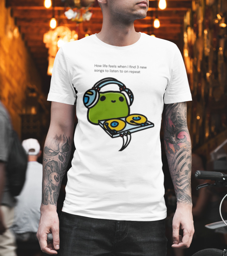 How Life Feels When I Find 3 New Songs To Listen To On Repeat Frog DJ Headphones Turntable T-Shirt