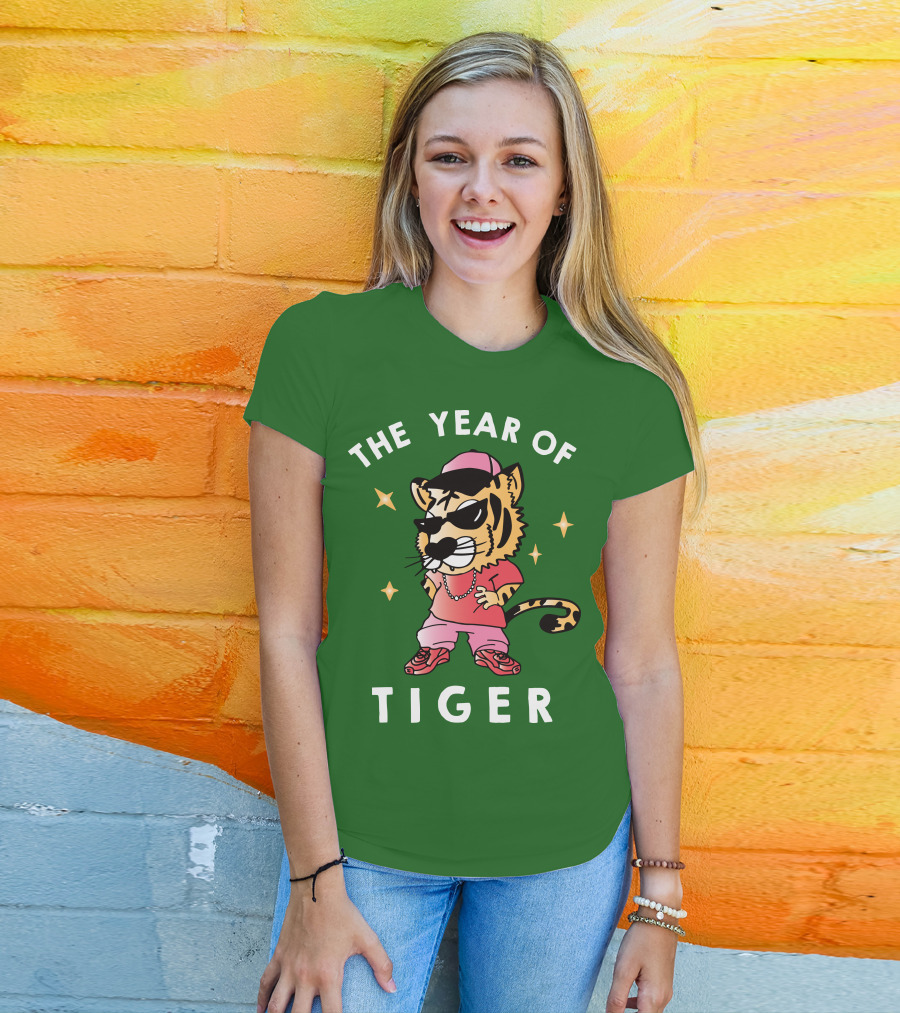 THE YEAR OF TIGER Hip Hop Style Cartoon Tiger Wearing Sunglasses And Chain T-Shirt