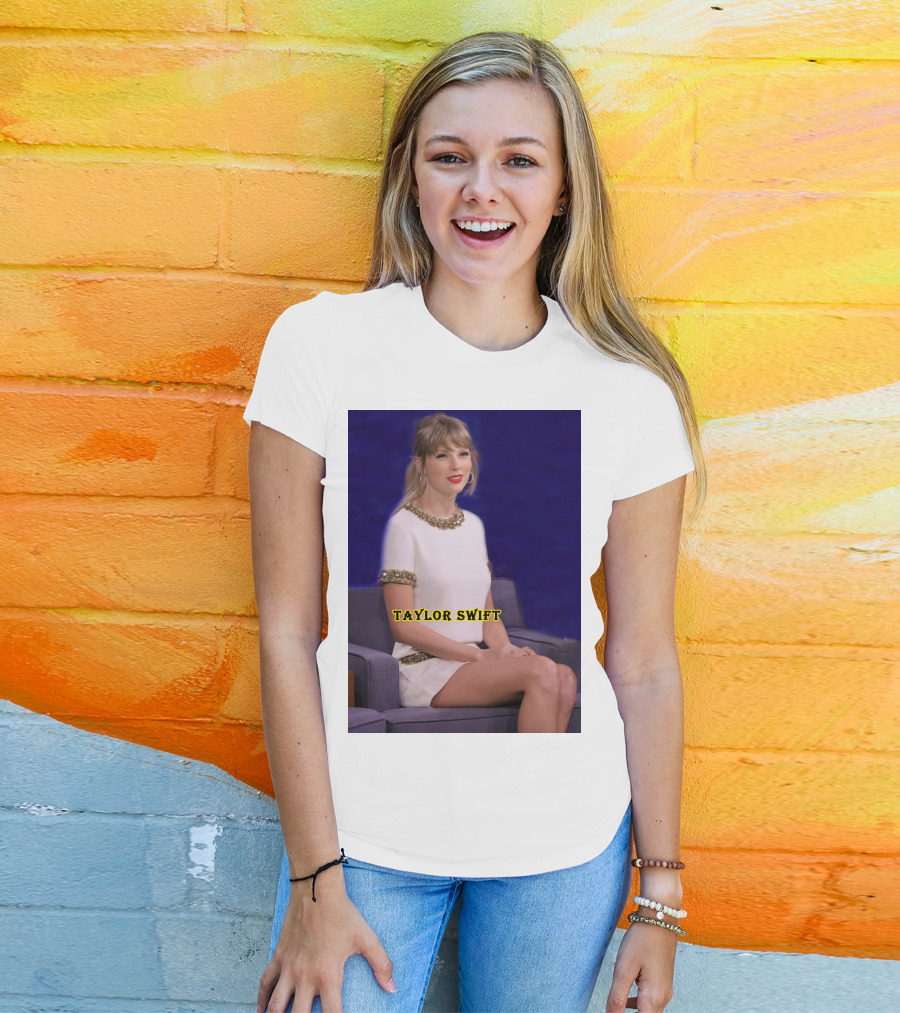 TAYLOR SWIFT Fans Theory About Actress In 10-Minute 'All Too Well' T-Shirt