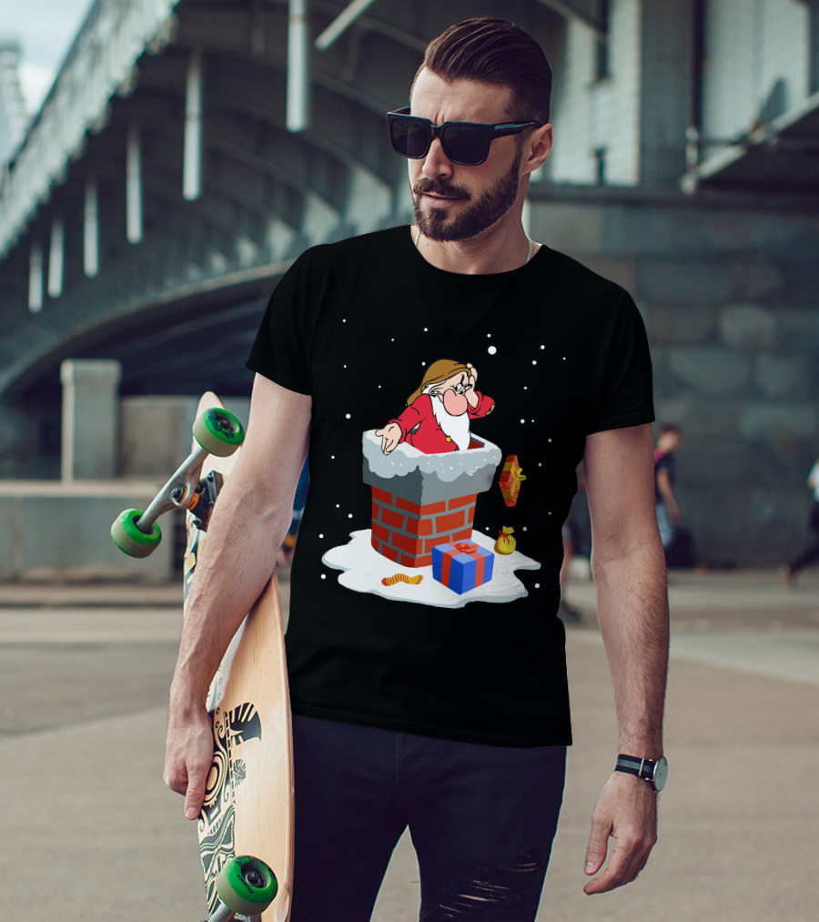 Grumpy Dwarf Stuck In Chimney With Christmas Gifts Snow Scene T-Shirt