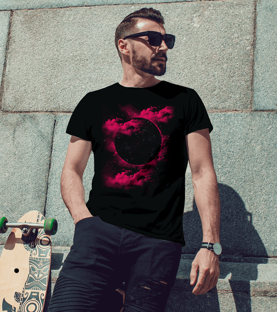 Trou Noir Classique Espace Nuages Rouges T-Shirt