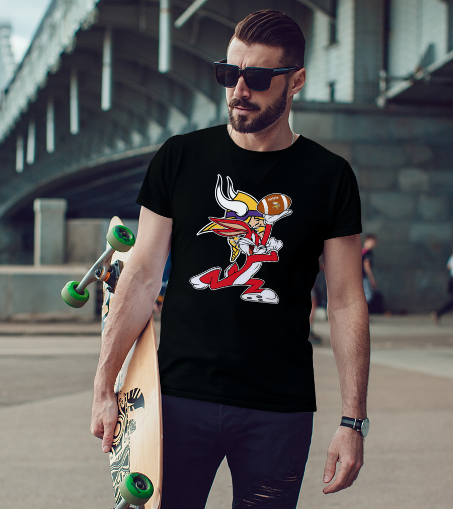 Minnesota Vikings Bugs Bunny Holding Football T-Shirt