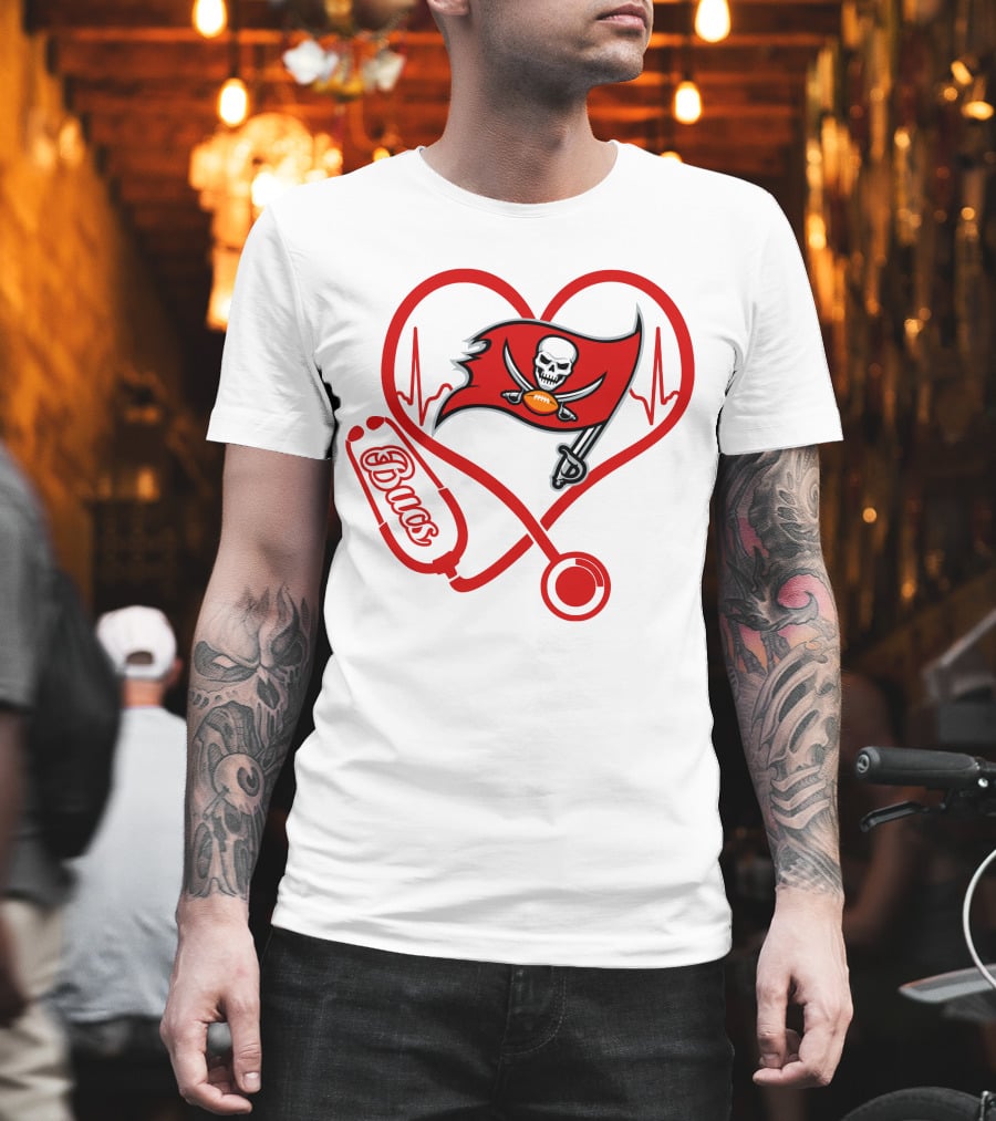 Nurse Heartbeat Love Bucs Tampa Bay Buccaneers Stethoscope Flag T-Shirt