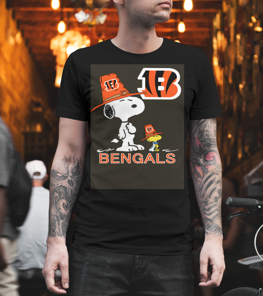 Bengals Snoopy Woodstock Thanksgiving Football T-Shirt