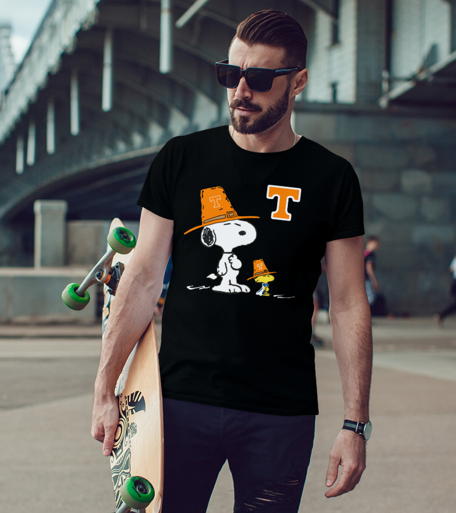 Tennessee Volunteers Snoopy Woodstock Football Fan Gear T-Shirt