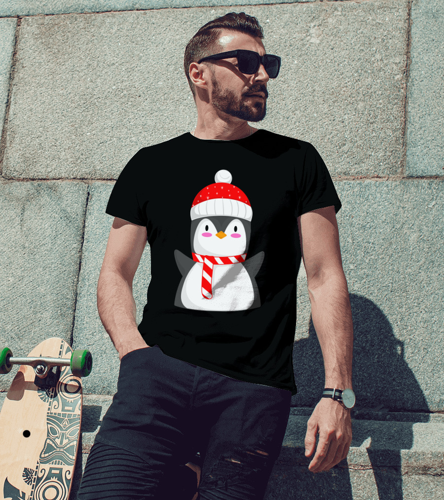 Pinguine Christmas Winter Penguin With Red Snowy Hat And Striped Scarf T-Shirt