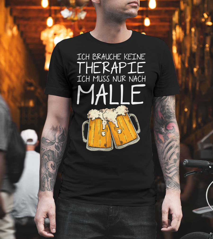 Ich Brauche Keine Therapie Ich Muss Nur Nach Malle Bierkrüge T-Shirt