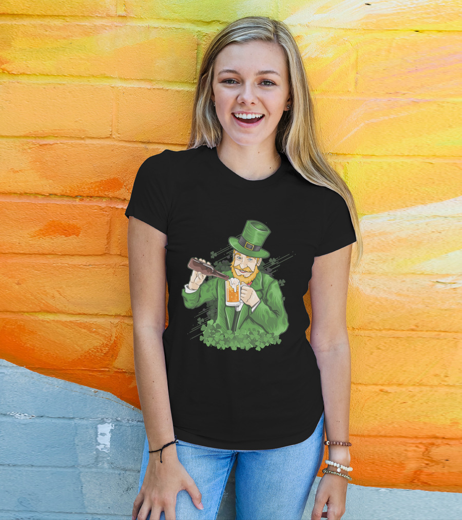 St Patrick's Day Leprechaun Pouring Shamrock Beer T-Shirt