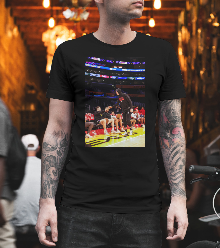 Austin Reaves And Alex Caruso NBA Courtside Handshake Bulls Lakers T-Shirt