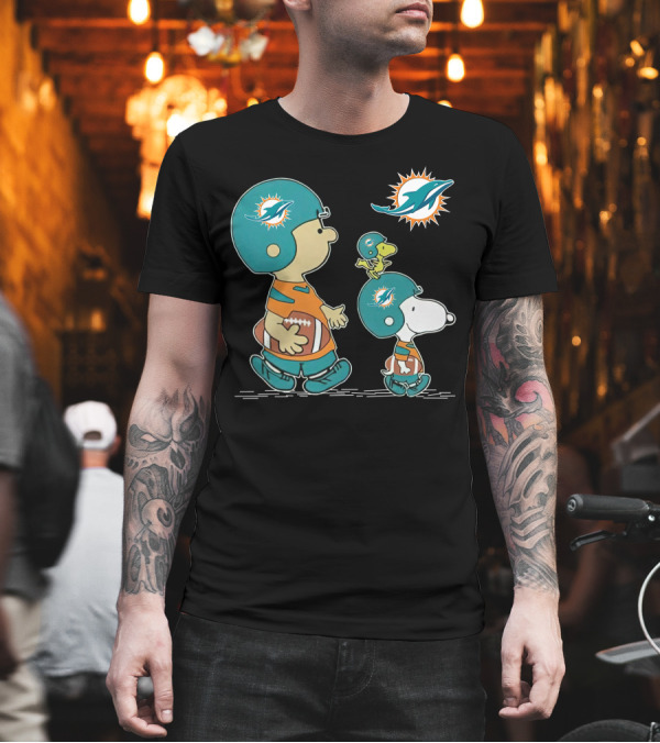 Snoopy Charlie Brown Miami Dolphins Football Helmets T-Shirt Snoopy Charlie Brown Miami Dolphins Football Helmets T-Shirt