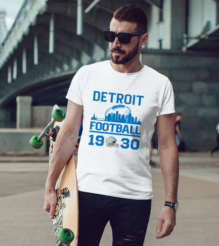 Detroit Lions Football 1930 Skyline Helmet Motif T-Shirt