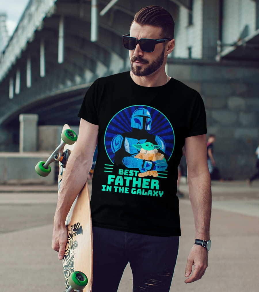 Best Father In The Galaxy Mandalorian Hug Baby Yoda T-Shirt
