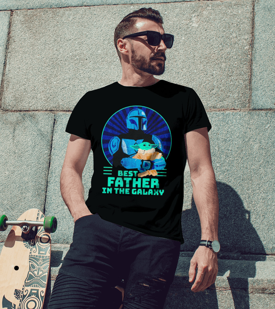 Best Father In The Galaxy Mandalorian Hug Baby Yoda T-Shirt