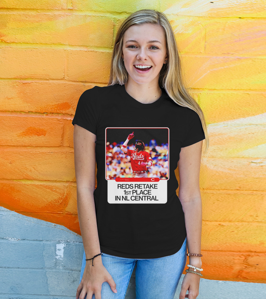 Cincinnati Reds Retake 1st Place In NL Central Elly De La Cruz T-Shirt