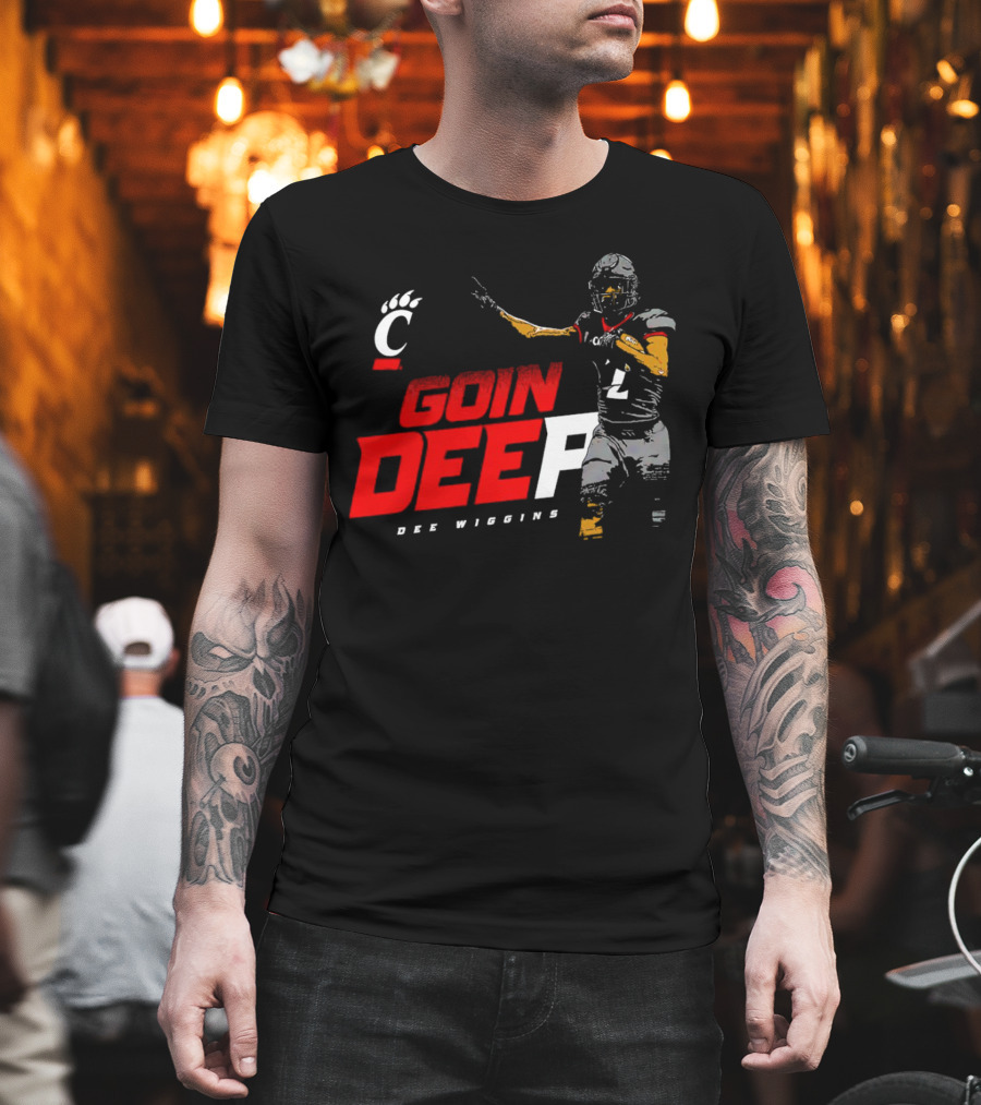 Dee Wiggins Goin’ Deep Cincinnati Bearcats Football Iconic Play Action T-Shirt