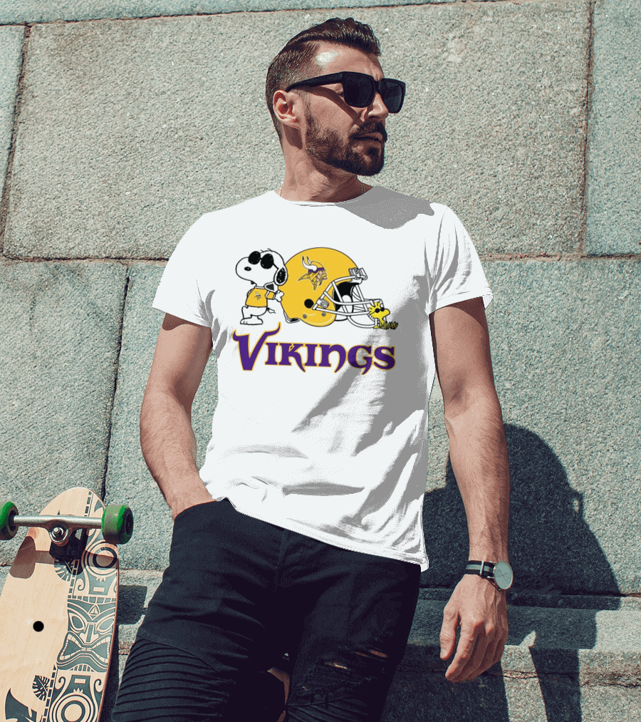 Minnesota Vikings Snoopy Woodstock Helmet T-Shirt
