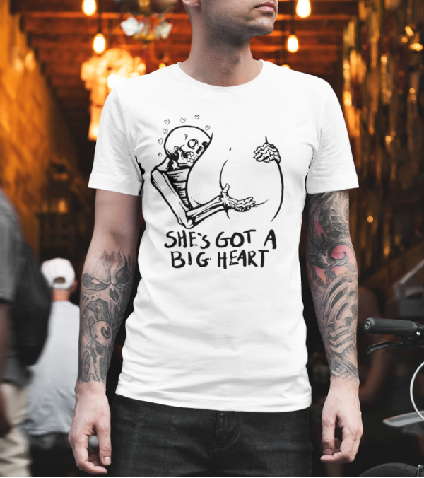 She's Got a Big Heart Skeleton Hugging T-Shirt She's Got a Big Heart Skeleton Hugging T-Shirt