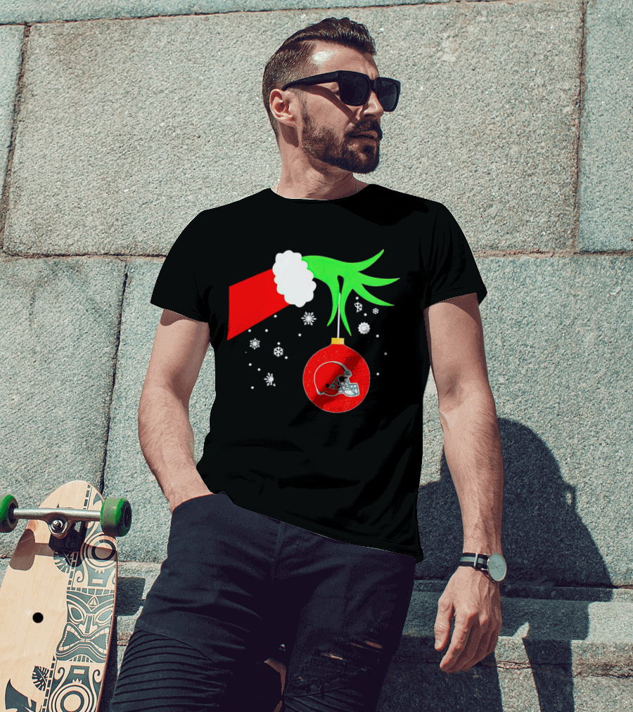 The Grinch Holding Cleveland Browns Ornament With Snowflakes T-Shirt