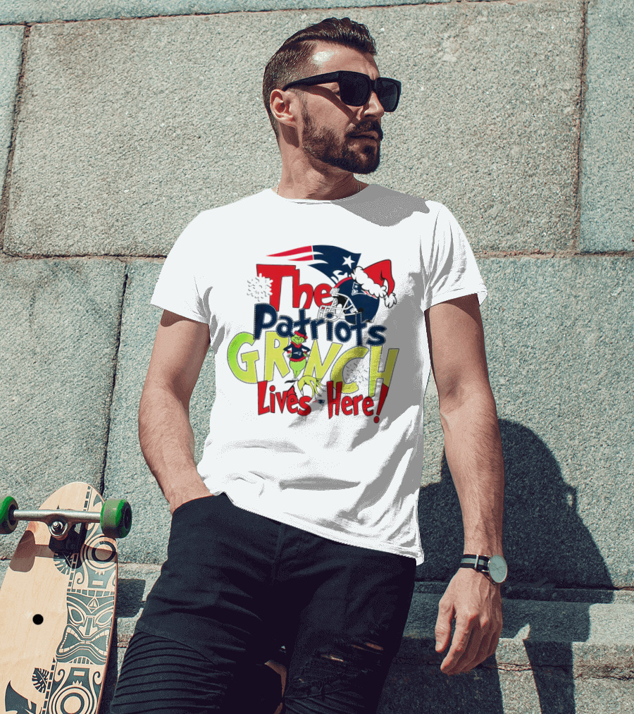 The New England Patriots Grinch Lives Here Christmas Santa Hat T-Shirt
