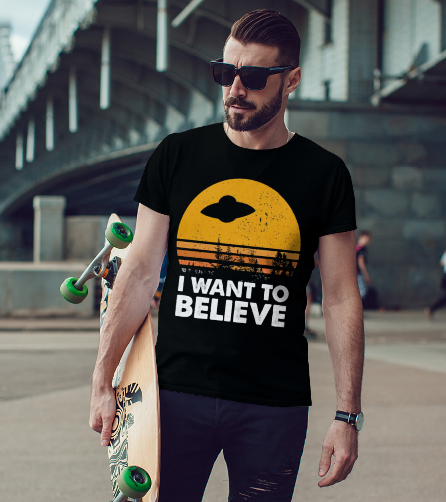 I Want To Believe Alien UFO Vintage Sunset T-Shirt