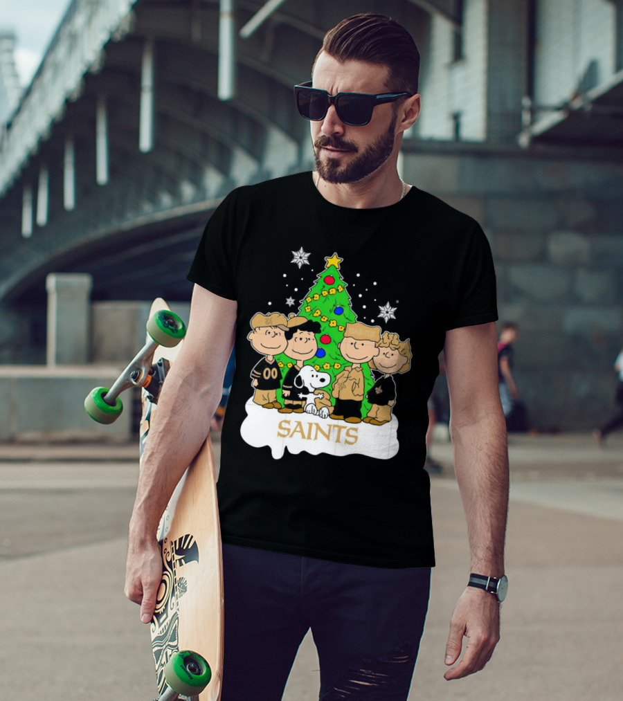 Peanuts Christmas New Orleans Saints Characters With Tree T-Shirt