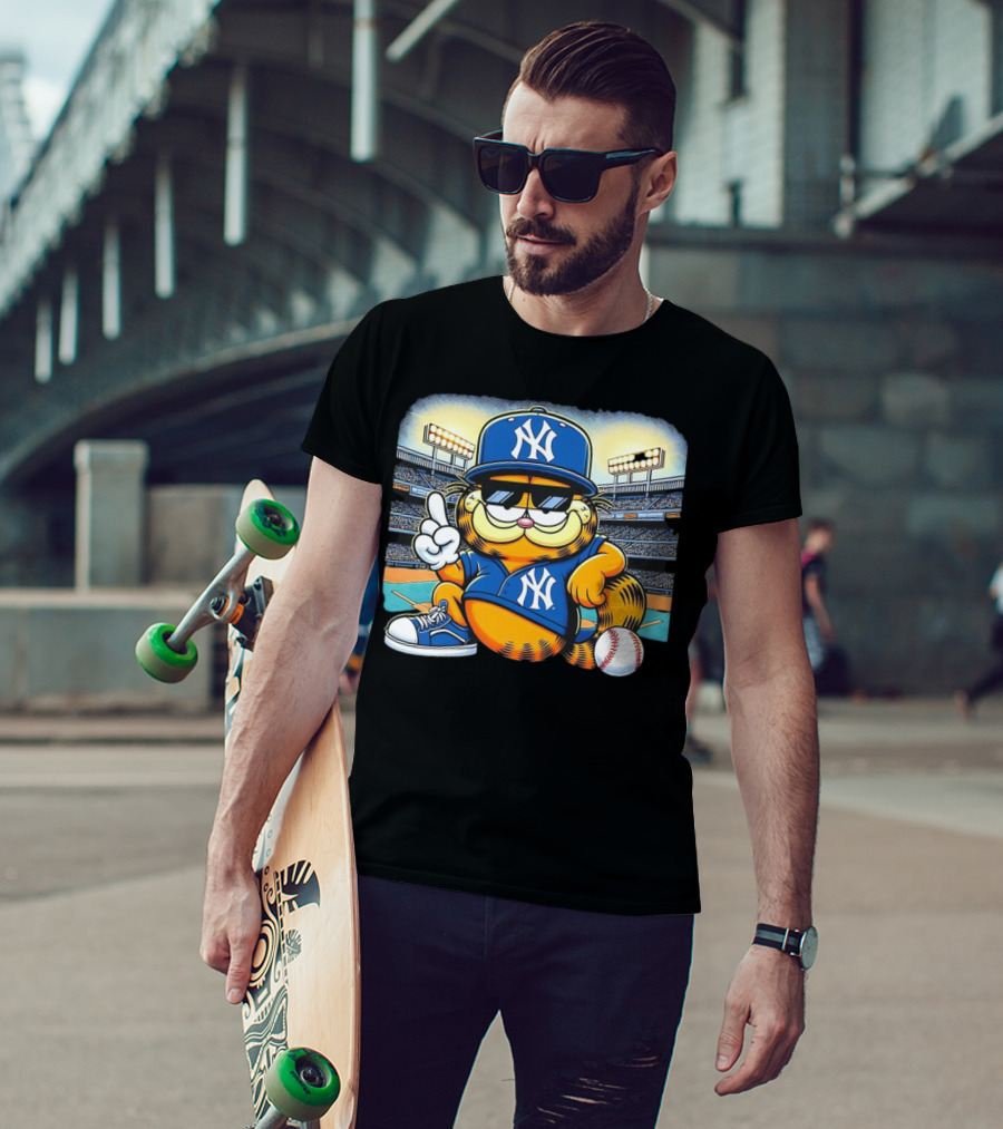 New York Yankees Baseball Garfield Cartoon Stadium Scene T-Shirt
